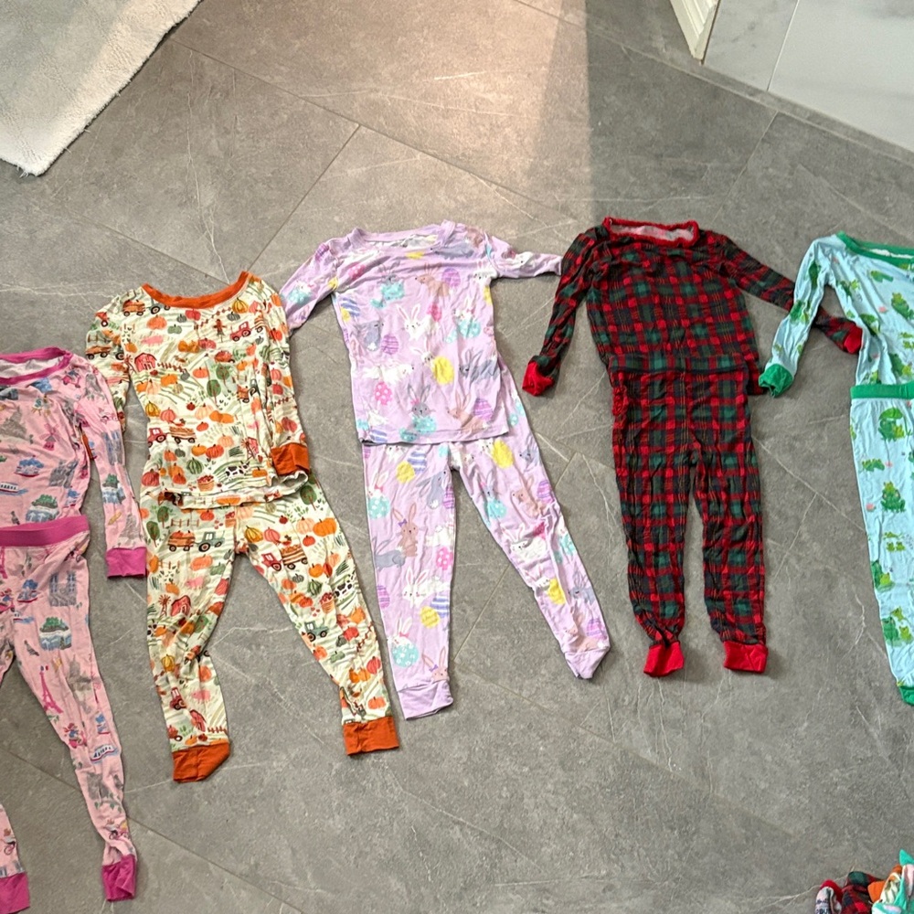 4 Little Sleepies, 1 Ruffle Butts 3T/4T